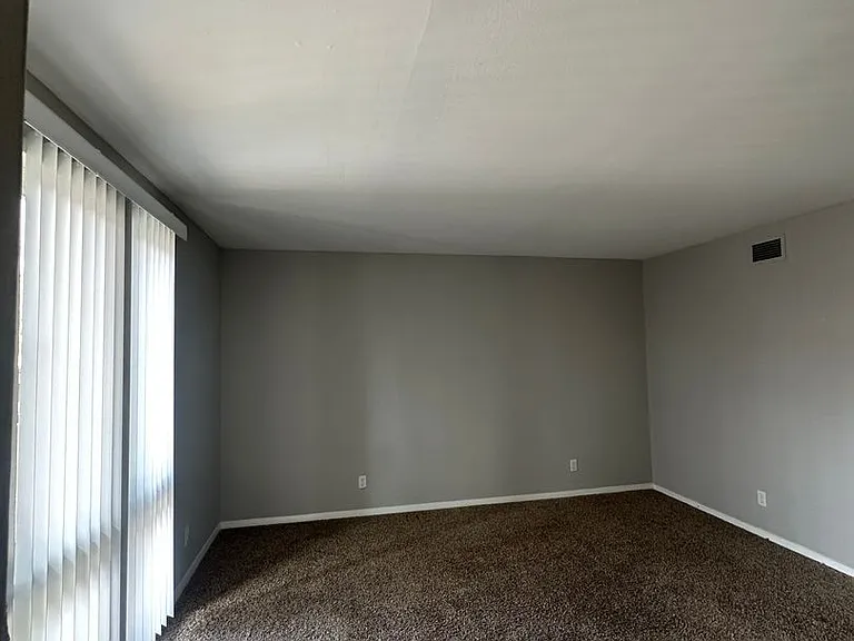 300-315 Moundale Ct — Photo 8