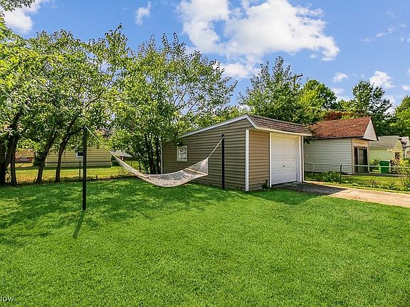 5th image of 26450 Shoreview Ave