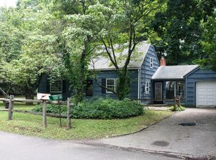 1 Red Barn Ln, Norwalk, CT 06850