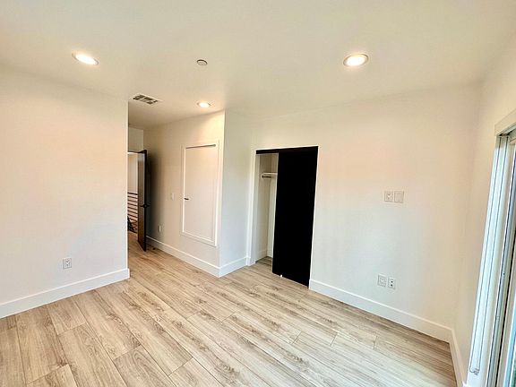 5th image of 476 N Oxford Ave