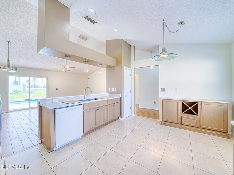 5628 Loma Vista Dr W — Photo 21