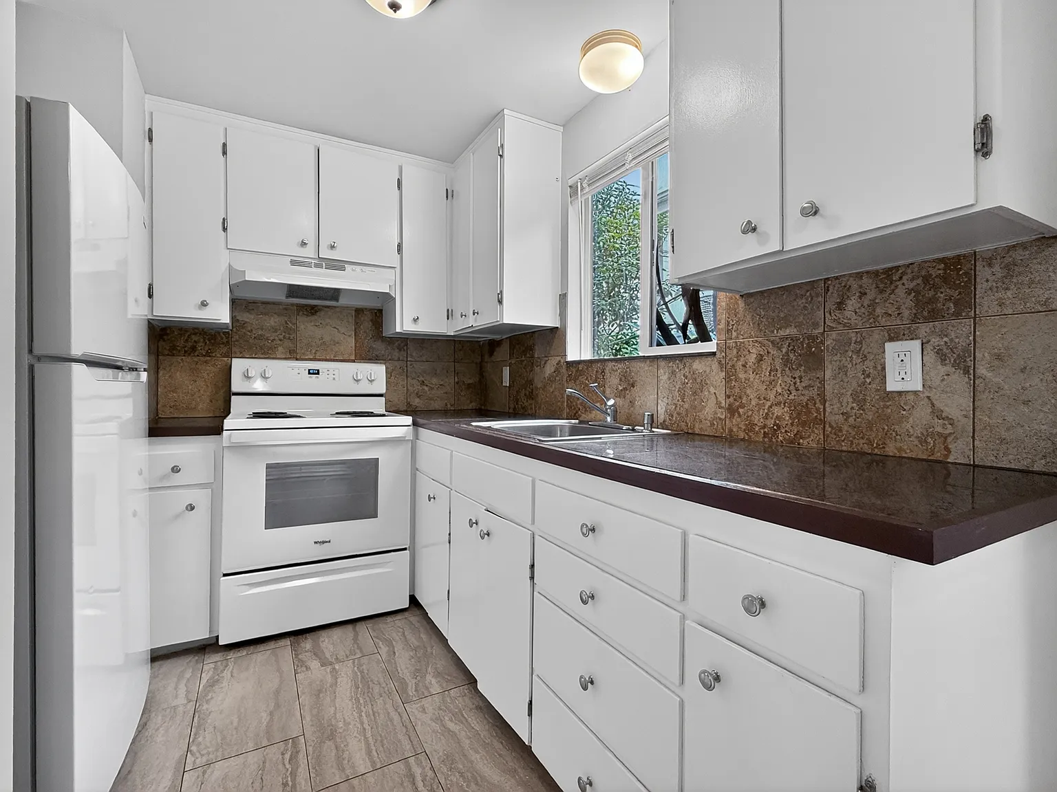 9015 9th Ave SW, Seattle - 1 — Photo 2