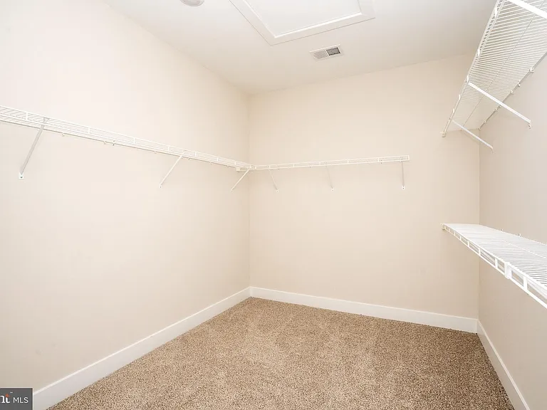 112 Village Dr — Photo 17