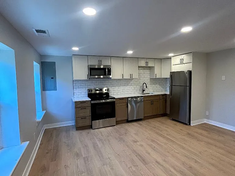 1130 Light St — Photo 1