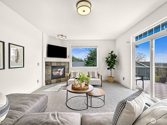 4th image of 658 Parkside Place