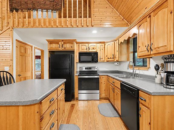 3rd image of 1411 Bradley Rd