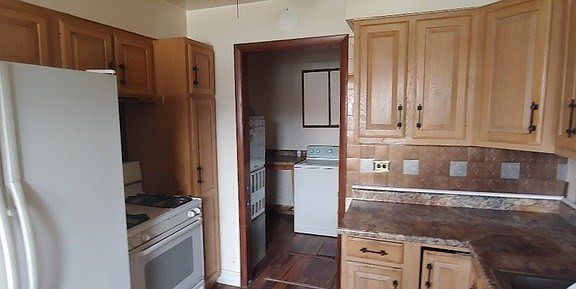 5th image of 8809 S Moody Ave