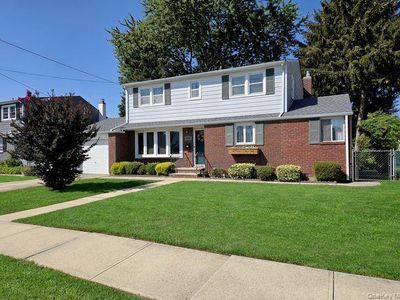 208 Eastlake Avenue, Massapequa Park, NY, 11762
