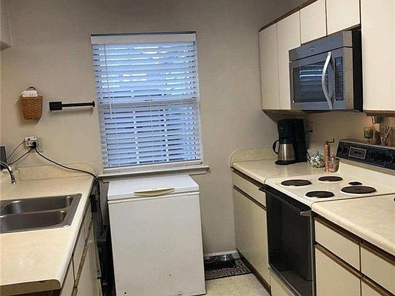 5th image of 120 Castilian Dr