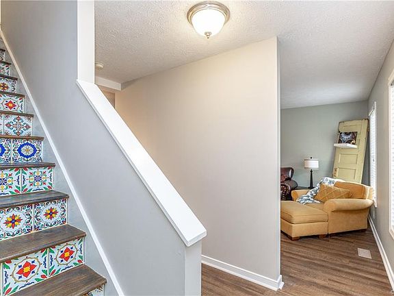 4th image of 8001 Dominion Park Dr