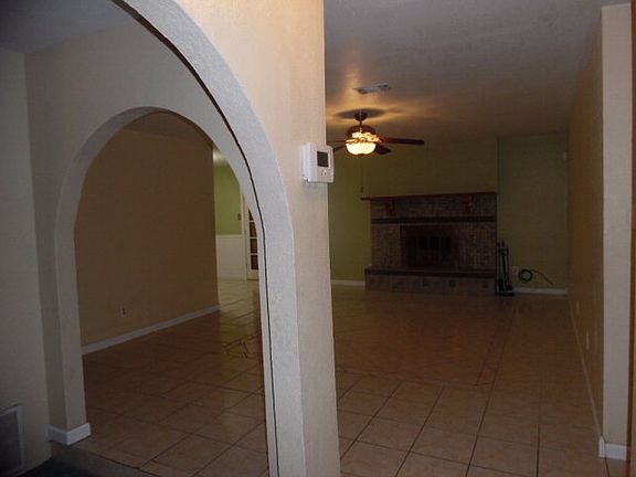 3rd image of 1231 Meadow Wood Dr