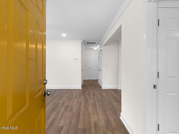 5th image of 404 N Massey Street