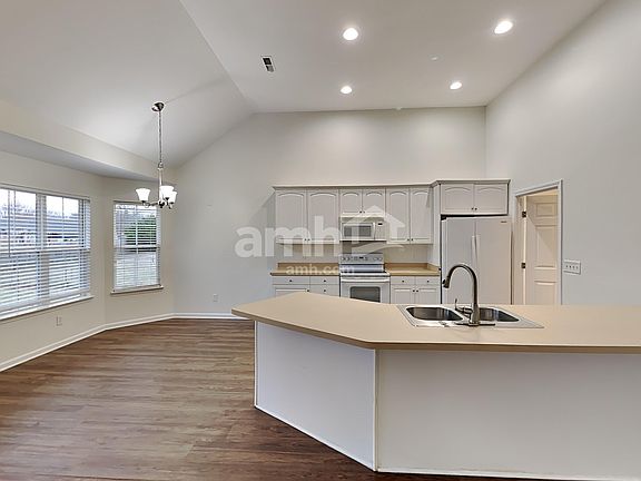 4th image of 315 Madrid Dr