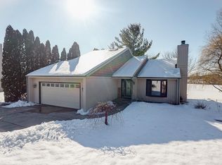 W276S2171 Fenway Dr S, Waukesha, WI 53188