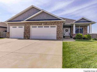 1910 Briarstone Dr, Chatham, IL 62629