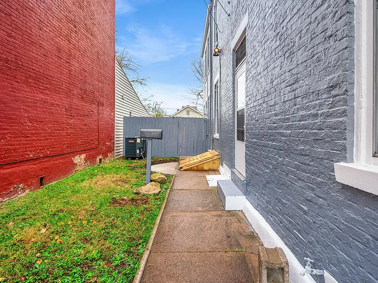 1019 York St — Photo 13