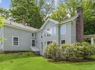 68 N Main St, Essex, CT 06442