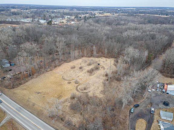 5th image of Nadeau Rd
