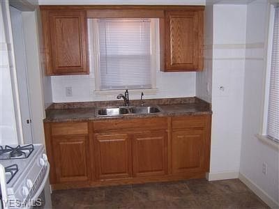 2nd image of 19507 Muskoka Ave