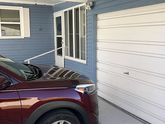 3rd image of 376 Lake Point Dr