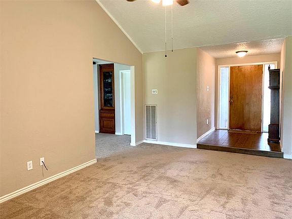 ENTRY...WELL MAINTAINED HOME IN GREAT LOCATION