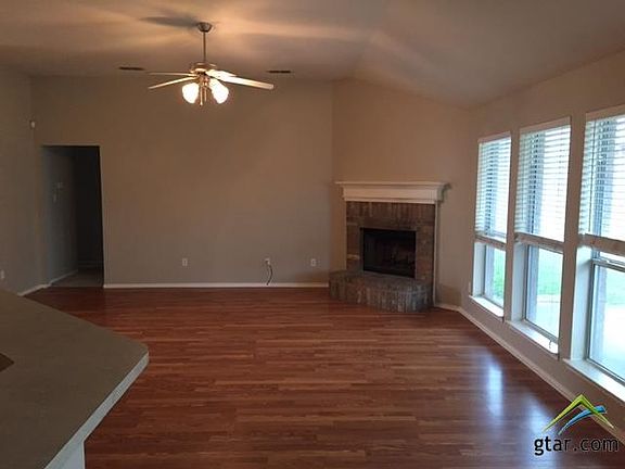 4th image of 1107 E Park Dr