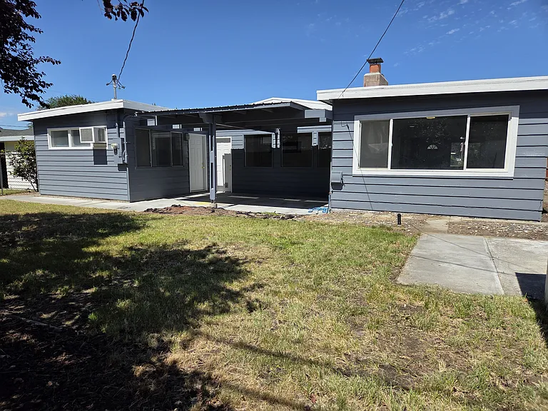 2303 Duportail St — Photo 16