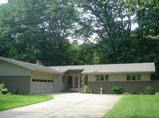 4296 Laurel Dr, Saint Joseph, MI 49085