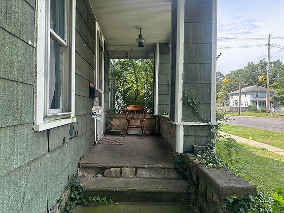 3rd image of 418 W Main St