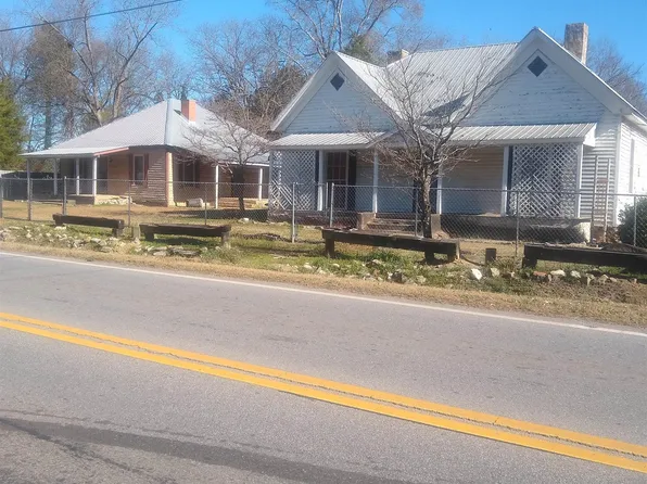 226-228 Gholston St, Comer, GA 30629