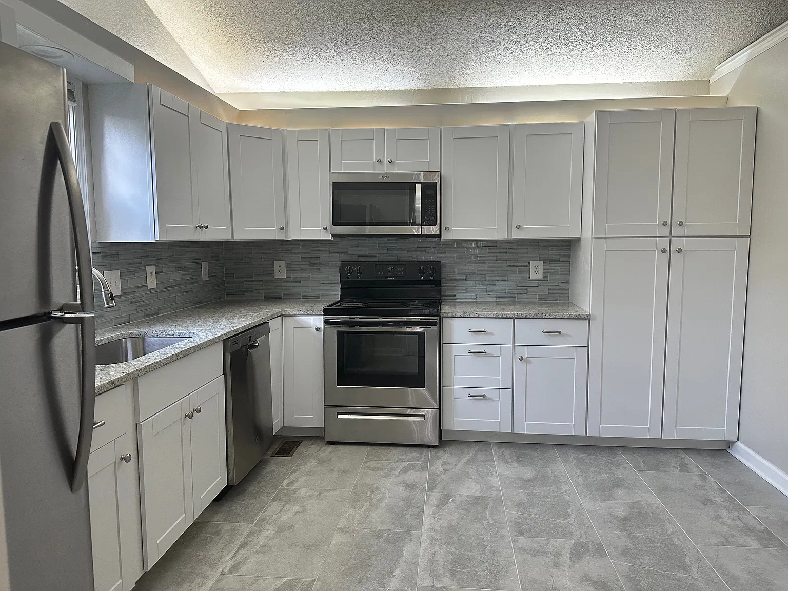 4 bed, 2356 sqft, $1,950 — Photo 3