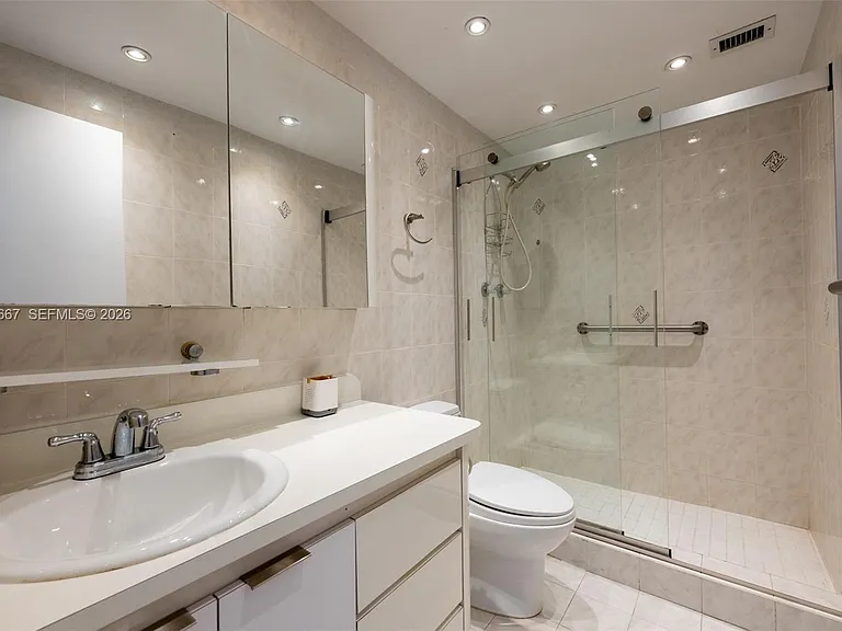 5005 Collins Ave #1506 — Photo 13