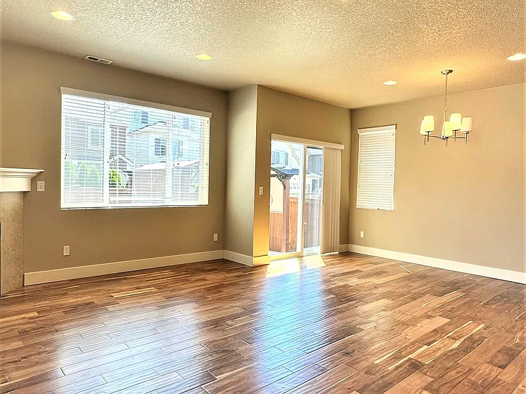 20672 SW Edgemont St — Photo 20
