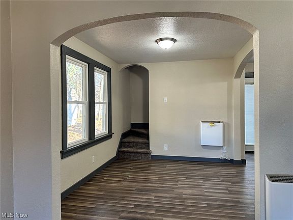 4th image of 622 Schaum Ave