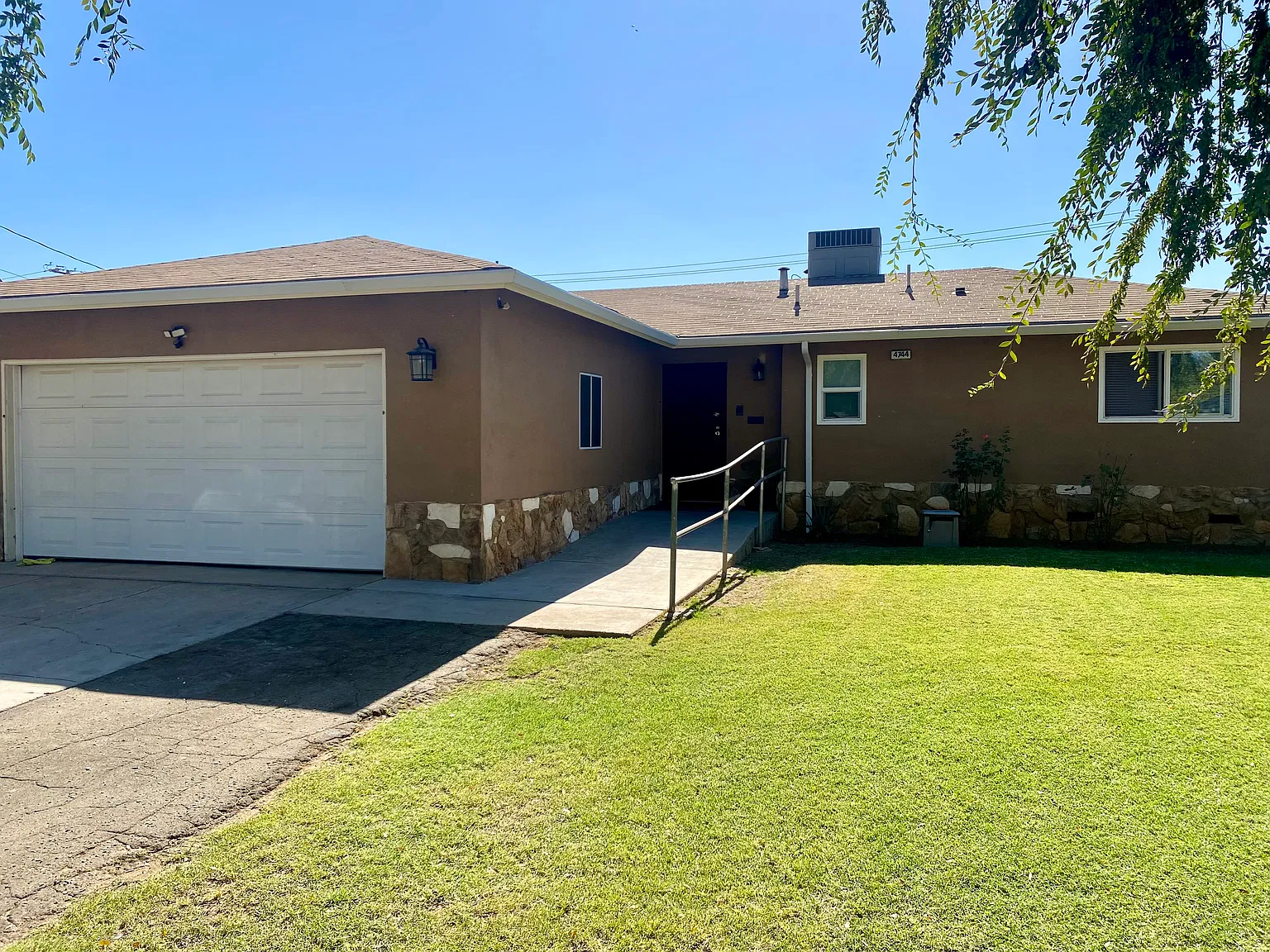 3 bed, 1005 sqft, $1,700 — Photo 1