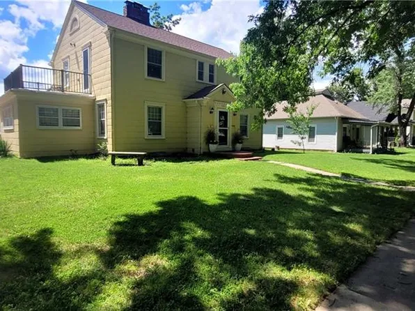 924 S Hickory St, Ottawa, KS 66067