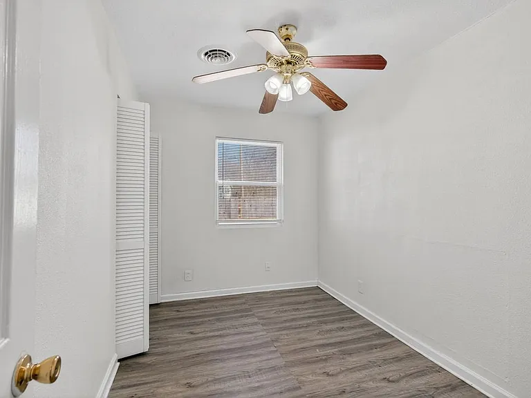 811 Saint Thomas Ln — Photo 18