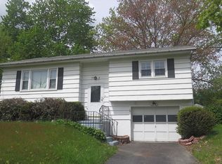 84 Coach Ln, Newburgh, NY 12550