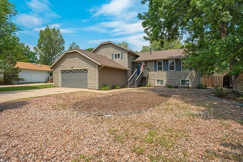 3 bed, 3.0 bath, 2370 sqft, $2,575 — Photo 2