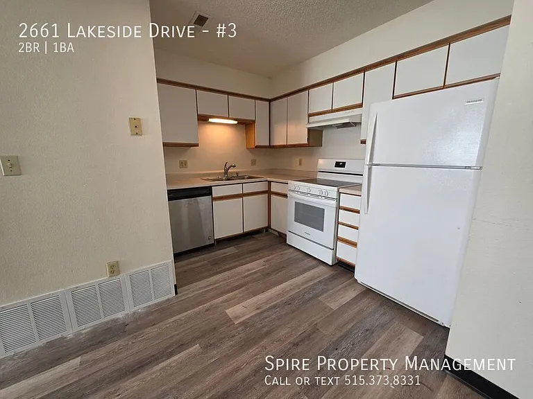 2661 Lakeside Dr #3 — Photo 2