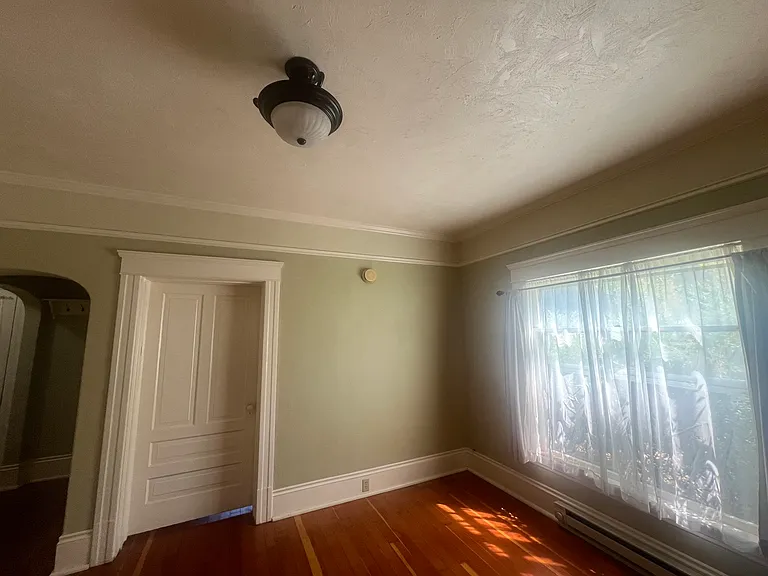 814 Lawrence St — Photo 3