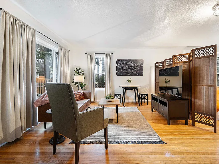 1104 SW Gaines St #B — Photo 4
