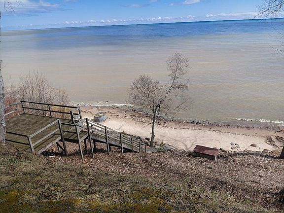 3rd image of 5806 Lakeshore Rd N