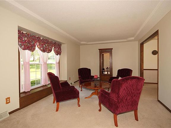 2nd image of 1011 Wyckwood Dr