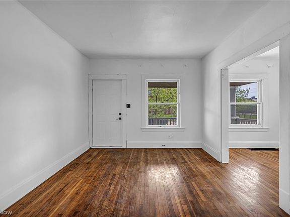 3rd image of 1516 W 116th St