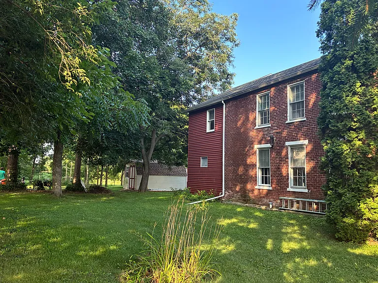164 S River St #B — Photo 21