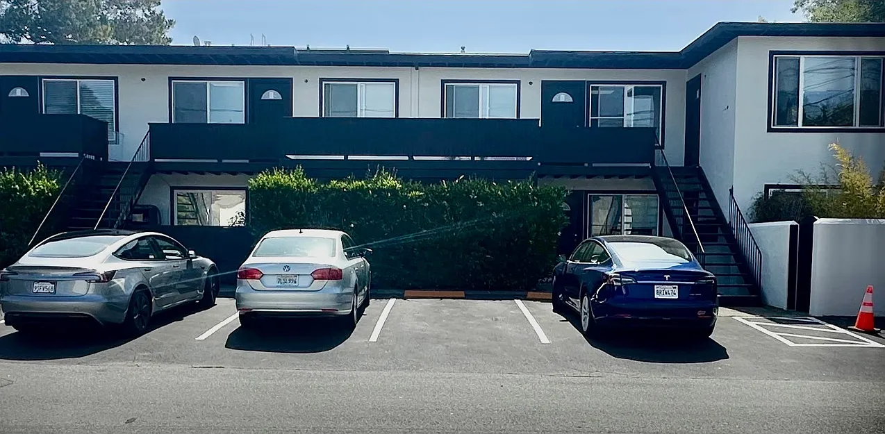 301 Laurel Way — Photo 1