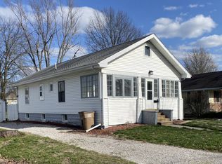 725 N High St, Carlinville, IL 62626