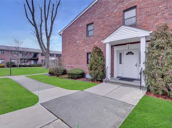 218 Fulton Street #2A, Farmingdale, NY 11735