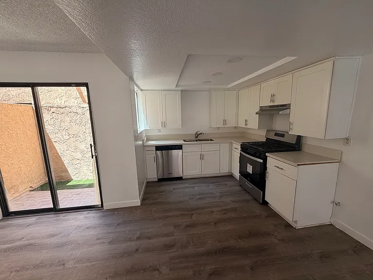 1728 W Avenue J #15-5 — Photo 3